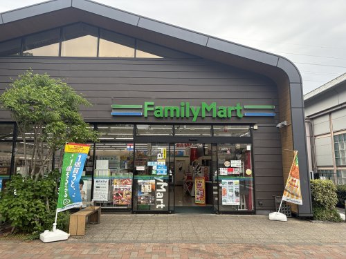 コンビニ　ファミリーマート 玉川上水駅前店（コンビニ）まで625m