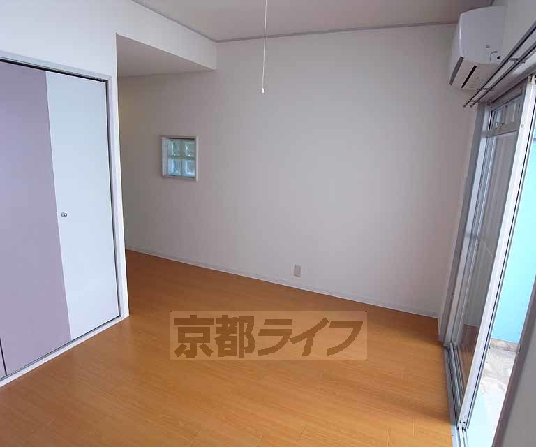 居室・リビング　すっきりと明るいお部屋です。