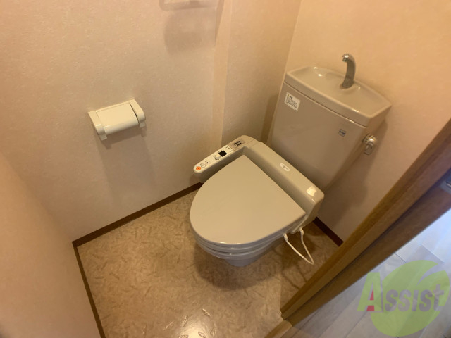 トイレ　ウォシュレット付きのトイレです。シャワートイレは日本の宝。