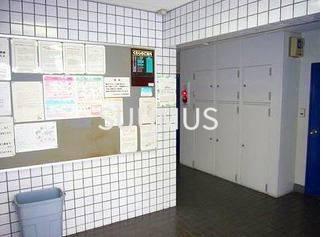 小田急線 南新宿駅 徒歩8分 5階建 築42年の外観写真