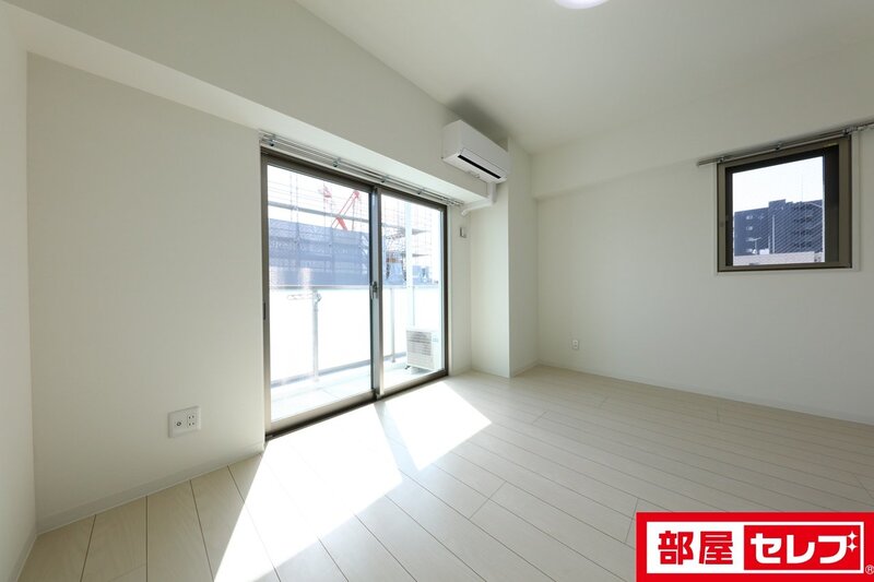THE RESIDENCE IMAIKE EASTの居間写真