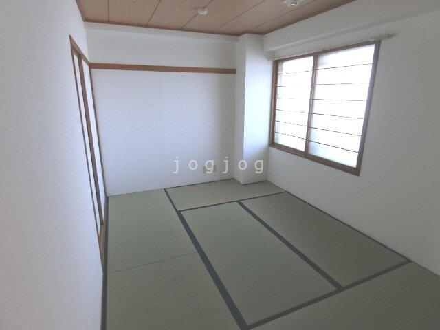 その他部屋・スペース　フローリングよりも暖かい和室です
