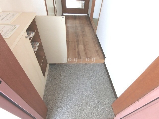 玄関　ゆったりとした玄関です。