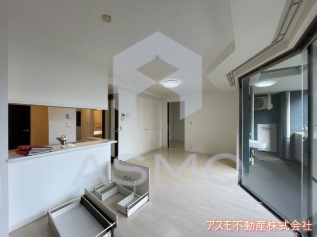 地下鉄谷町線 谷町九丁目駅 徒歩7分 15階建 築20年の居間写真