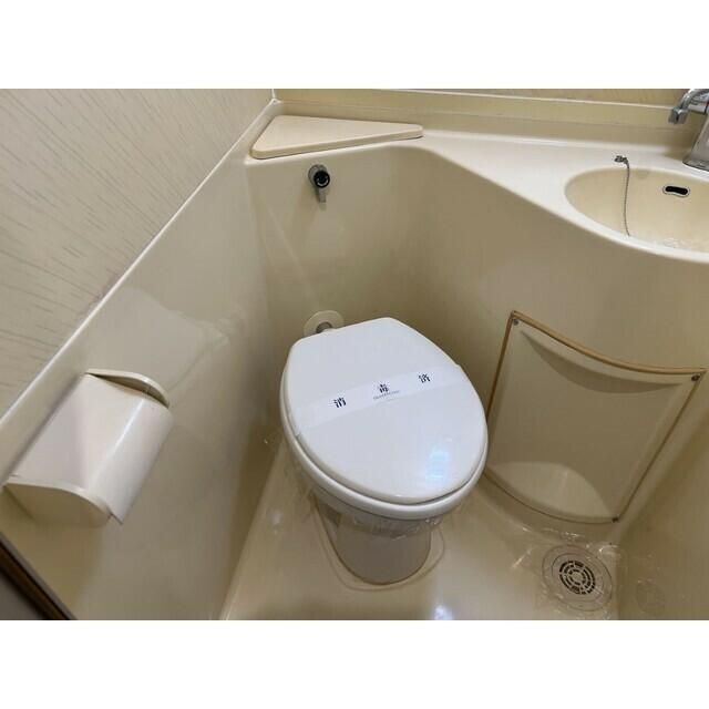 都営三田線 本蓮沼駅 徒歩12分 4階建 築40年のトイレ写真