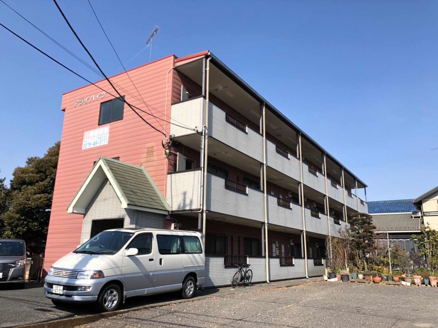 太田市新井町のアパートの建物外観