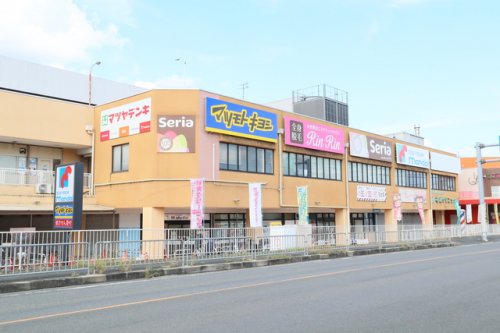 【香芝市磯壁のマンションのドラックストア】