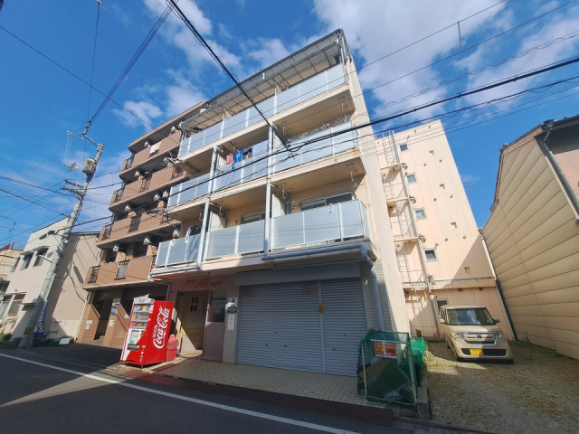 松山市鉄砲町のマンションの建物外観