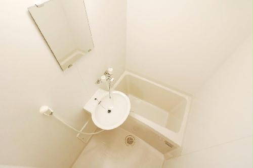 バス・シャワールーム　浴室乾燥機で雨や雪の日でもらくらくお洗濯！