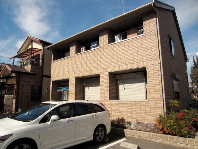 岸和田市沼町のアパートの建物外観