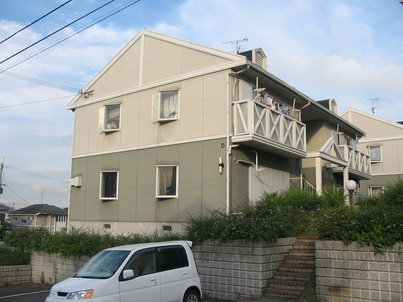 奈良市左京のアパートの建物外観