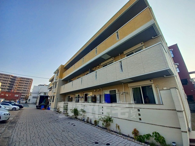 福岡市中央区笹丘のアパートの建物外観
