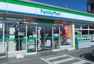 コンビニ　ファミリーマート（コンビニ）まで450m