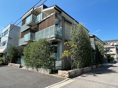 【芦屋市精道町のマンションの建物外観】