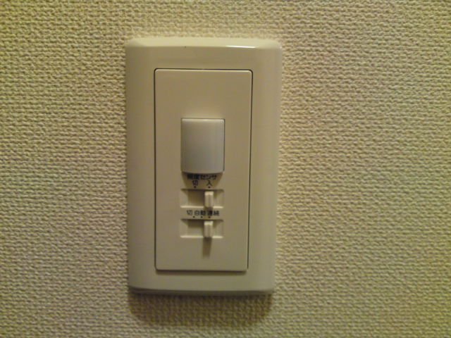 玄関　人感センサー