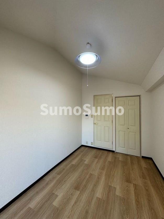 その他部屋・スペース　広くて明るい寝室