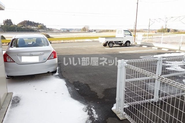 【ユングフラウIII号館の駐車場】