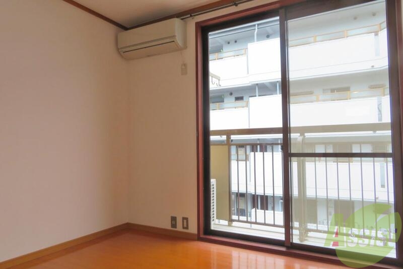 居室・リビング　リビングはこんな雰囲気。南向きで、陽当りも良さそうです。