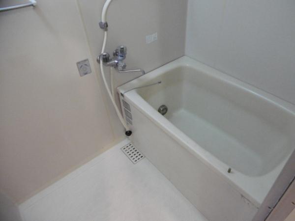 バス・シャワールーム　家族に安心の追い炊き機能付きです