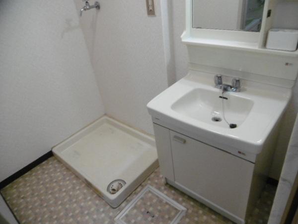 洗面設備　広々脱衣スペース