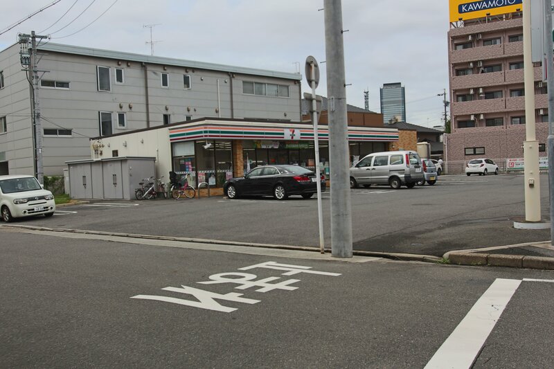 【プラチナ・コート名駅南のコンビニ】