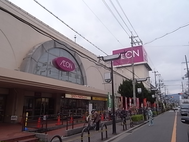 【エスリード鴻池新田駅前のショッピングセンター】