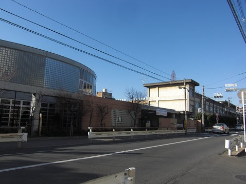 【エスリード鴻池新田駅前の小学校】