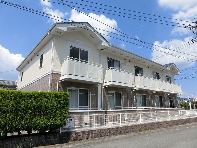 大牟田市諏訪町のアパートの建物外観