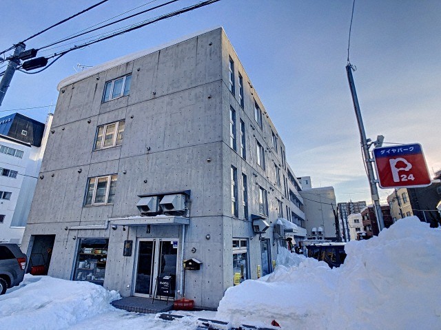 札幌市中央区宮の森一条のマンションの建物外観