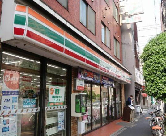 【新宿区市谷加賀町のマンションのコンビニ】