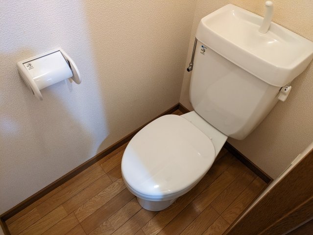 トイレ　2023年12月撮影※現況を優先致します。