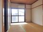 居室・リビング　２０２５年リフォーム、南面２室で明るいお部屋です（西側６帖）
