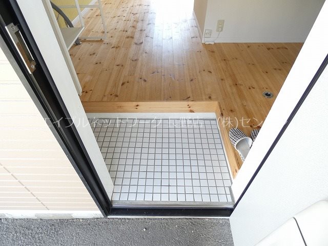 玄関　写真は101号室です（参考）