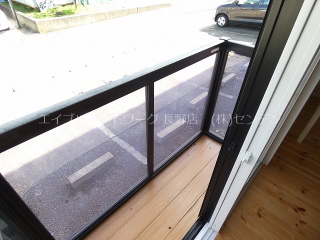 バルコニー　写真は101号室です（参考）