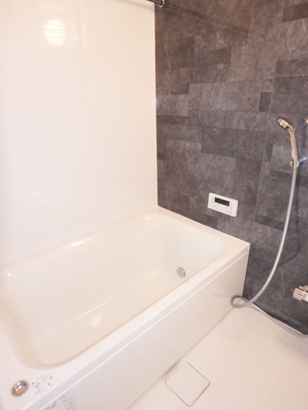 バス・シャワールーム　浴室乾燥付きで雨の日でも洗濯物が干せます☆