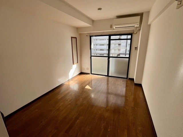 居室・リビング　写真は別号室です。