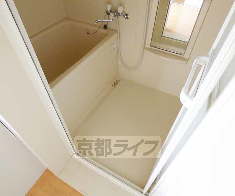 バス・シャワールーム　広々とした浴室です。