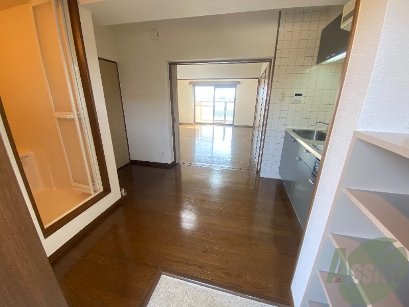 玄関　玄関から撮影してみました。開放感がありますね。