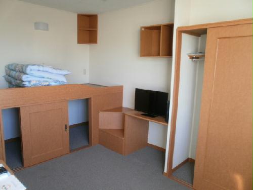 居室・リビング　布団は短期プランのみ