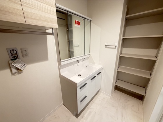 洗面設備　※別号室の写真となります。