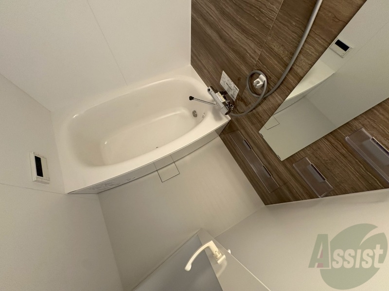 バス・シャワールーム　お風呂になります。一日の疲れを癒してくださいね。