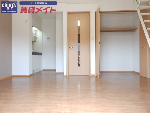 居室・リビング　別部屋参考写真です