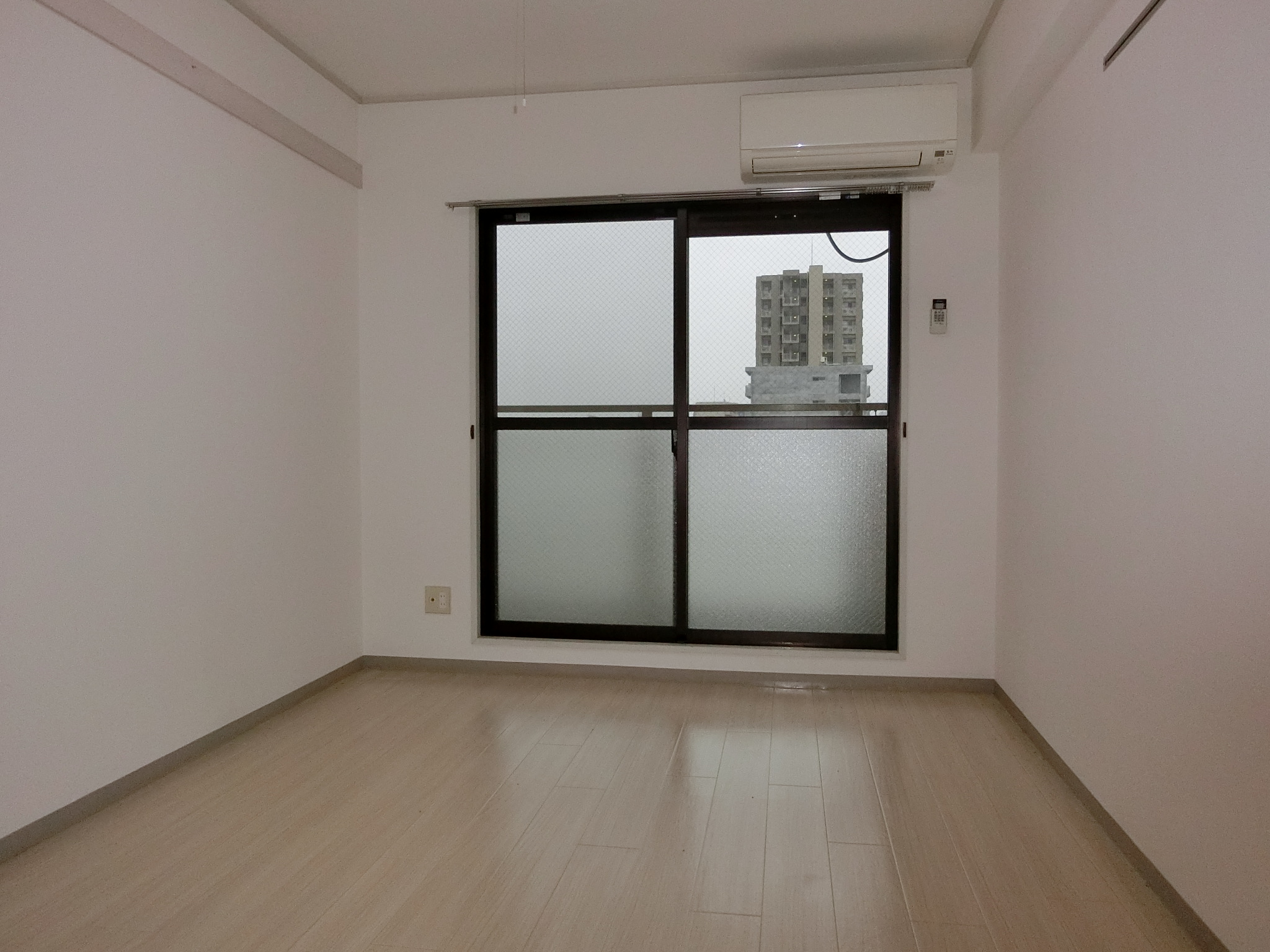 居室・リビング　※別のお部屋の写真です。現況を優先致します。