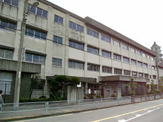 中学校　八尾市立久宝寺中学校（中学校）まで752m