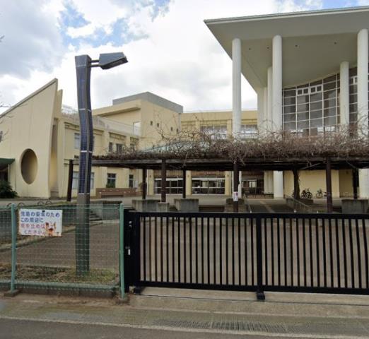 小学校　大在西小学校（小学校）まで907m