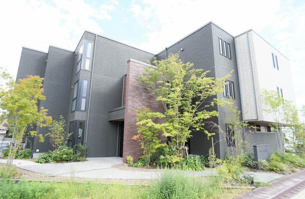 建物外観　外観共用玄関前