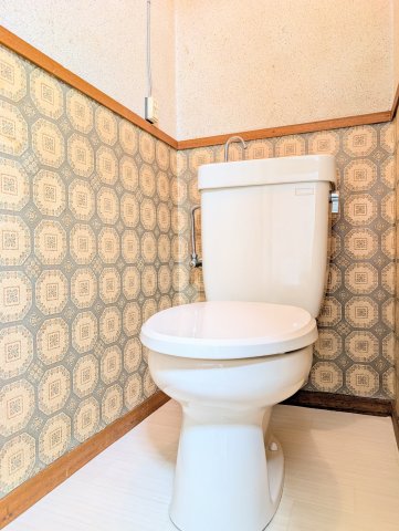 トイレ　【トイレ】温水洗浄便座の設置も可能です！