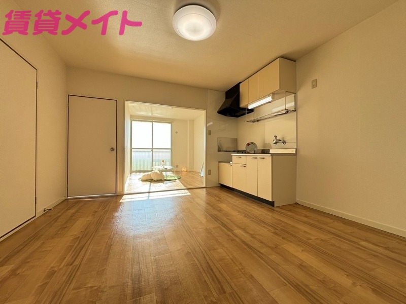 居室・リビング　同物件別室の画像です