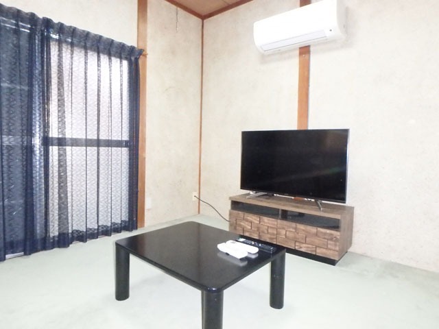 その他部屋・スペース　４．５帖の洋室！※テレビ・テーブル・カーテンは残置物です