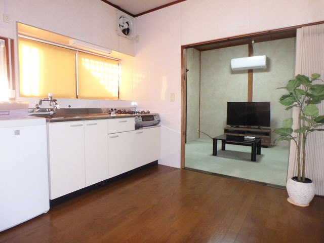 居室・リビング　６帖のＤＫ！※テレビ・観葉植物・テーブルは残置物です